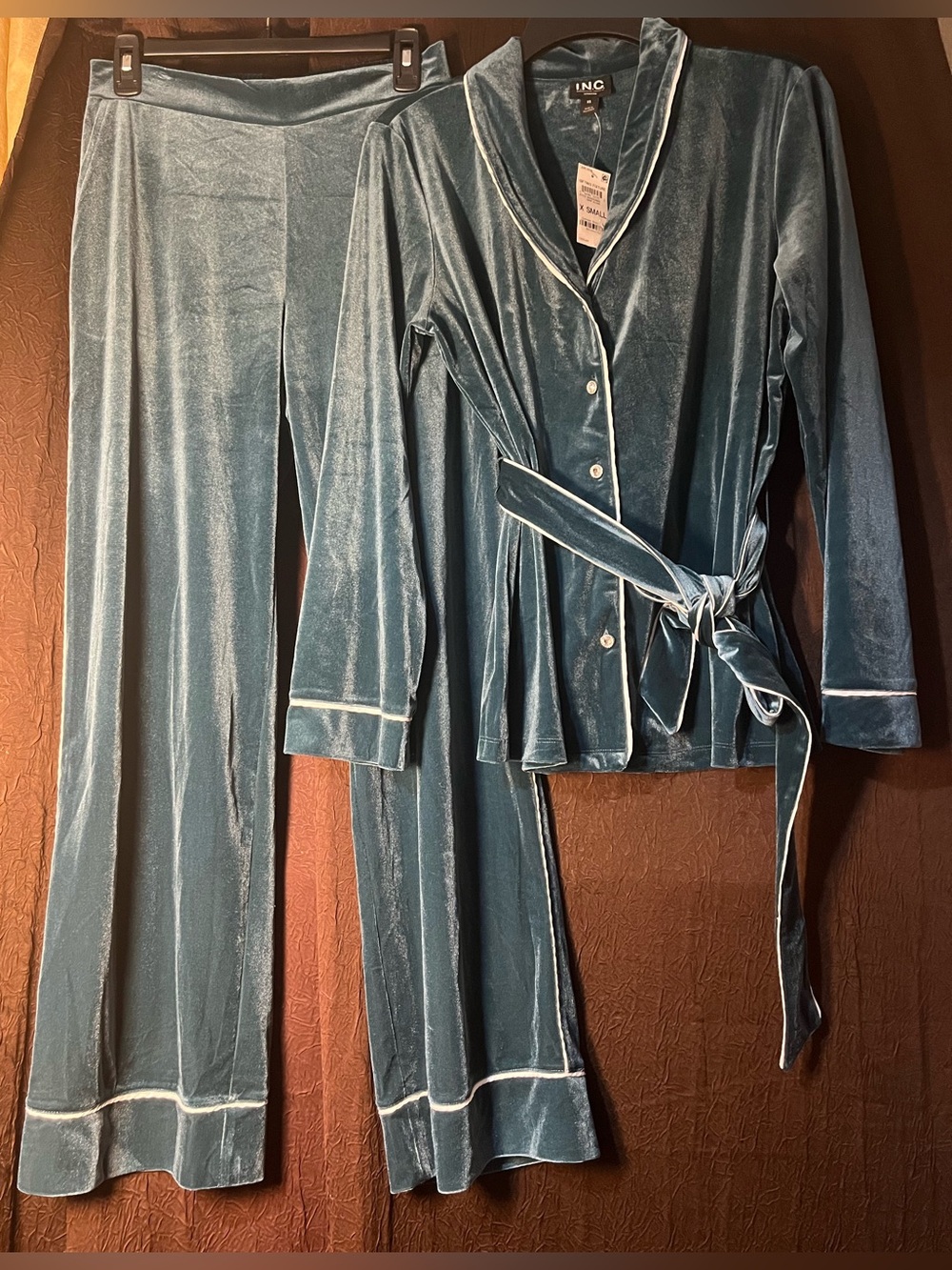 International Concepts Women's 2PC Velvet Shawl Collar Pajama Set Size XS